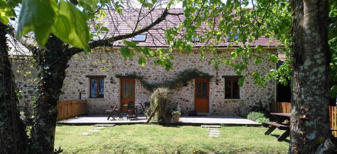 Gite Du Sorbier Le Chalard Exterior photo