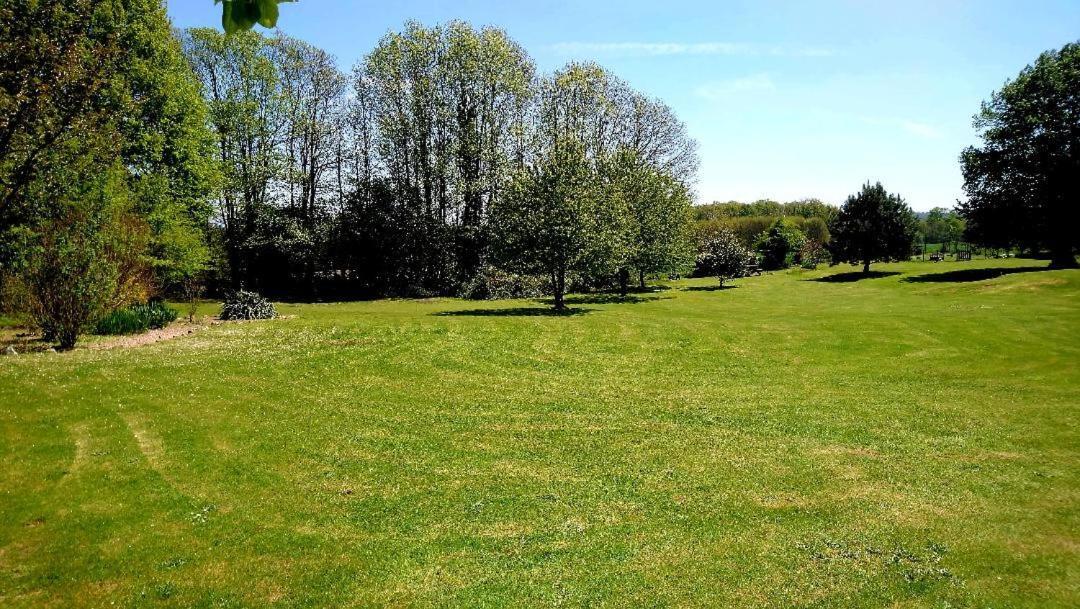 Gite Du Sorbier Villa Le Chalard Exterior photo